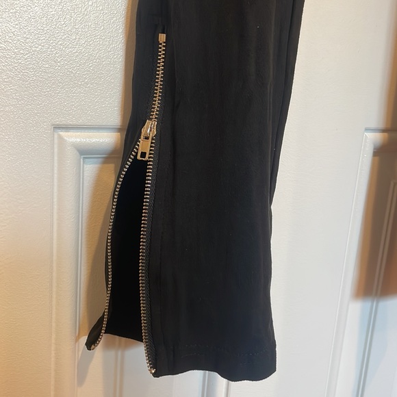 NWT F21 Black Leggings with Zipper Ankles Size S - Picture 2 of 4